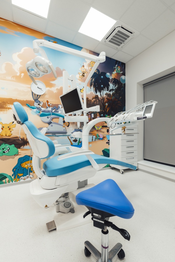 Lastekabinet Mustamäe Maxilla Hambakliinikus ootab tööle sõbralikku laste hambaraviga tegelevat hambaarsti